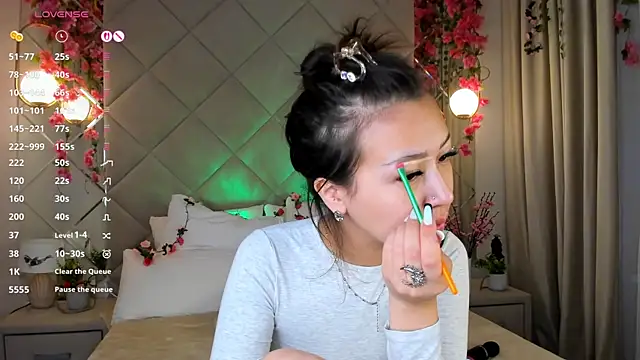 Nelly Kimm online show from November 26, 2025, 1:39 am