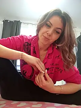 Snapshot of SeductiveMom chatting on March 19, 2025, 4:14 am SeductiveMom online show from March 19, 2025, 4:14 am
