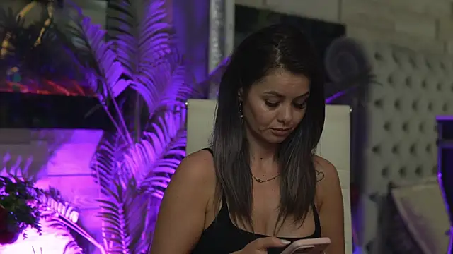 Snapshot of SeductiveMom chatting on September 9, 2025, 3:17 am SeductiveMom online show from September 9, 2025, 3:17 am