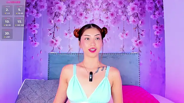 Lorrainee  online show from October 6, 2025, 6:05 pm