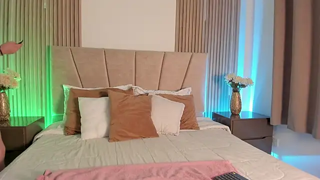 Victoria Beaumont online show from April 10, 2026, 12:10 pm