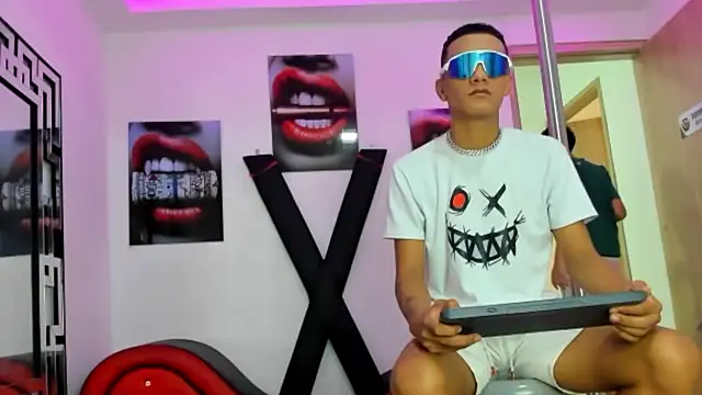 TWINKS FRIENDS online show from October 31, 2025, 7:20 am