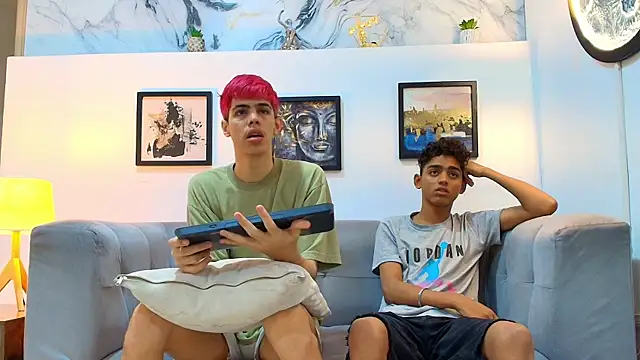 TWINKS FRIENDS online show from May 19, 2026, 1:28 pm