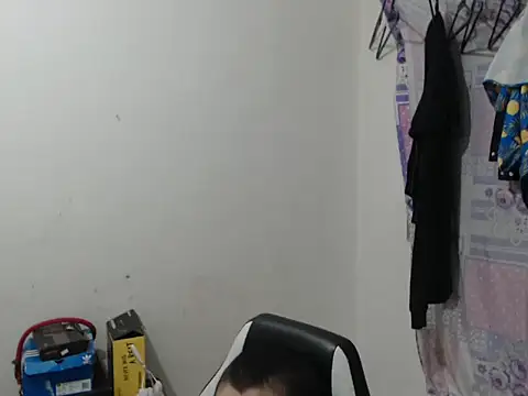 Cuteboyhotbig online show from November 13, 2025, 10:25 am