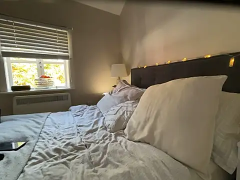 Snapshot of FrancescaXO chatting on October 22, 2025, 12:05 pm FrancescaXO online show from October 22, 2025, 12:05 pm