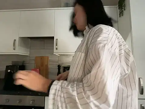 Snapshot of FrancescaXO chatting on October 29, 2025, 8:27 am FrancescaXO online show from October 29, 2025, 8:27 am