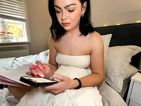 Snapshot of FrancescaXO chatting on November 3, 2025, 2:40 pm FrancescaXO online show from November 3, 2025, 2:40 pm