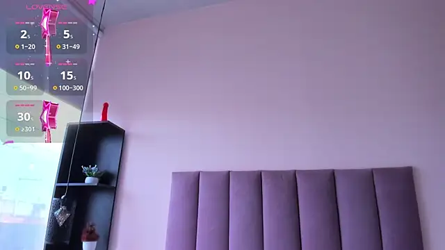 violet myerrs online show from November 26, 2025, 12:39 pm