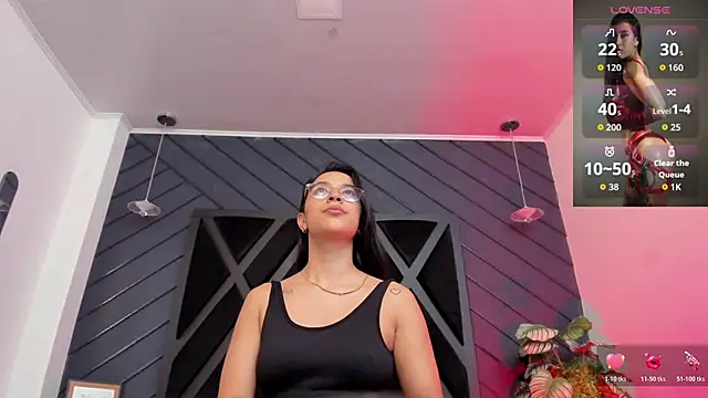 zoe martins  online show from November 27, 2025, 5:48 pm