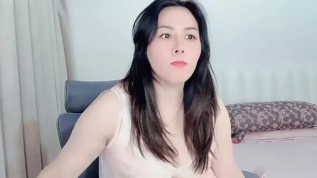 Eve5215 online show from April 19, 2026, 8:02 am