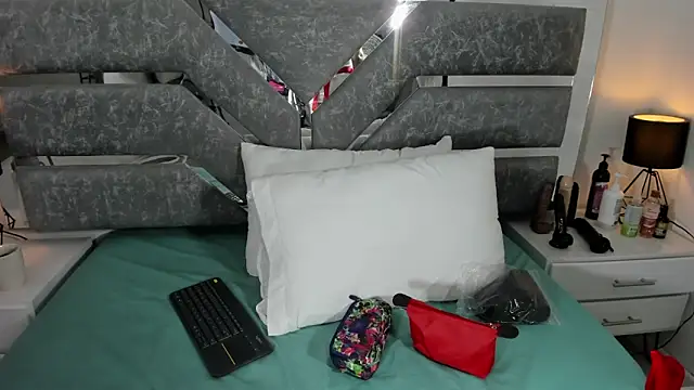 Karla-Lin online show from October 31, 2025, 12:50 pm