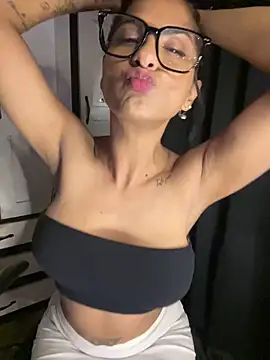 chicachocolate01 online show from November 14, 2025, 3:38 am