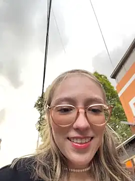 Snapshot of ReenKitty chatting on October 25, 2025, 10:04 pm ReenKitty online show from October 25, 2025, 10:04 pm