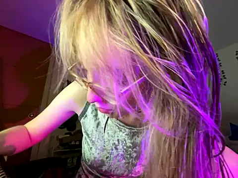 Snapshot of ReenKitty chatting on November 12, 2025, 3:29 am ReenKitty online show from November 12, 2025, 3:29 am