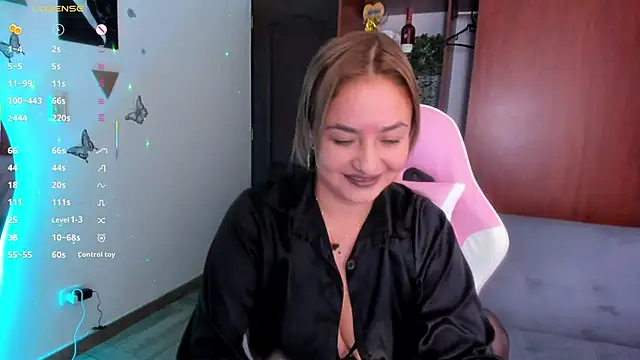 Snapshot of luciamature_ chatting on February 10, 2026, 12:04 am luciamature online show from February 10, 2026, 12:04 am