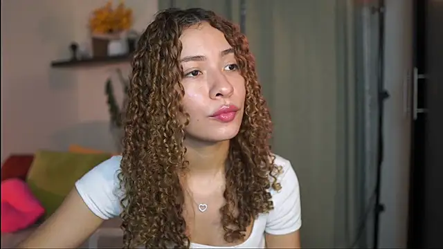 isabella-garcia- online show from October 21, 2025, 2:01 am