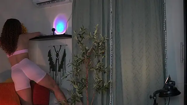 isabella-garcia- online show from November 14, 2025, 8:07 pm