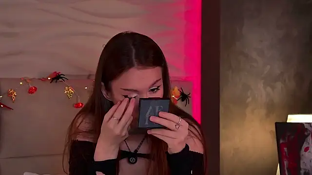 DianaGlow online show from October 20, 2025, 2:39 pm