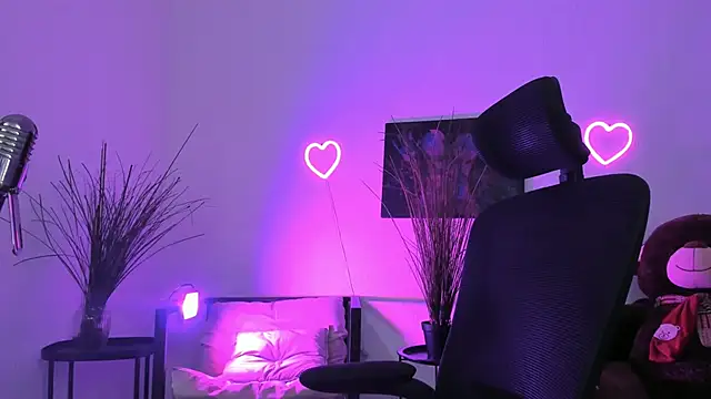 AuroraWrenfield online show from April 1, 2026, 1:28 am