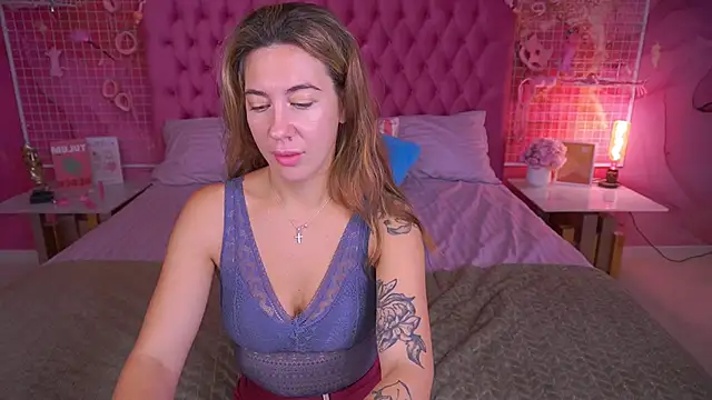 KateShanny online show from October 6, 2025, 5:49 am