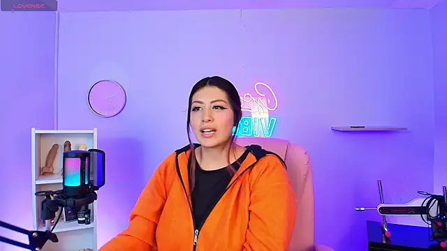 Aphriil   online show from October 11, 2025, 12:10 am