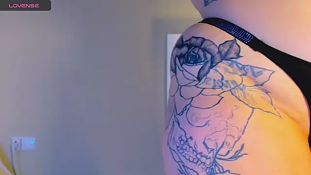 marrenaa online show from October 6, 2025, 6:22 am