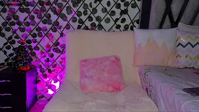 Snapshot of isabel_jaames chatting on November 30, 2025, 6:23 pm isabel jaames online show from November 30, 2025, 6:23 pm