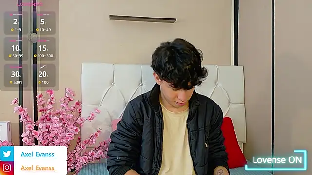 Axel  Evans online show from October 6, 2025, 12:02 pm