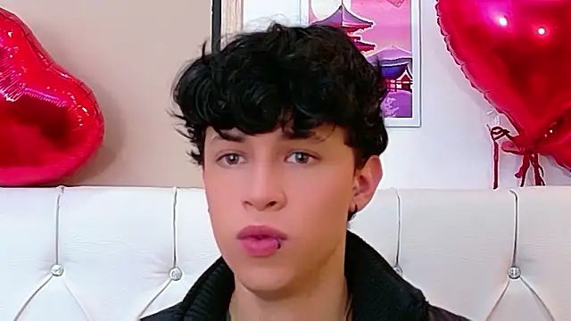 Axel  Evans online show from February 25, 2026, 1:21 pm