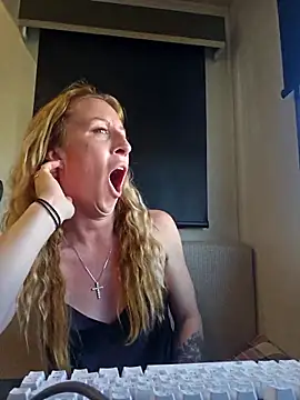 bmorganne420 online show from December 2, 2025, 9:54 pm