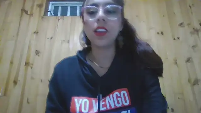 Snapshot of Roselingalvis13 chatting on September 22, 2025, 2:13 am Roselingalvis13 online show from September 22, 2025, 2:13 am