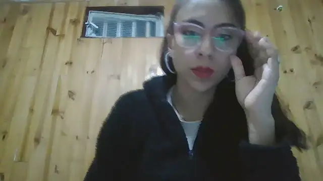 Snapshot of Roselingalvis13 chatting on September 28, 2025, 2:28 am Roselingalvis13 online show from September 28, 2025, 2:28 am