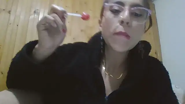 Snapshot of Roselingalvis13 chatting on October 1, 2025, 3:12 am Roselingalvis13 online show from October 1, 2025, 3:12 am