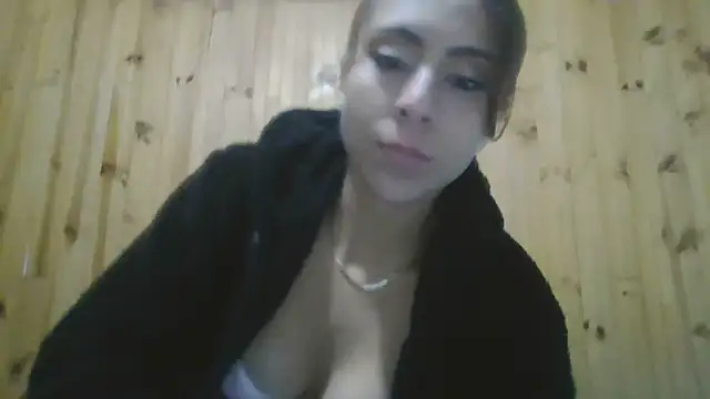 Snapshot of Roselingalvis13 chatting on October 4, 2025, 3:26 am Roselingalvis13 online show from October 4, 2025, 3:26 am