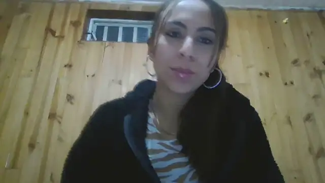 Snapshot of Roselingalvis13 chatting on October 19, 2025, 2:56 am Roselingalvis13 online show from October 19, 2025, 2:56 am