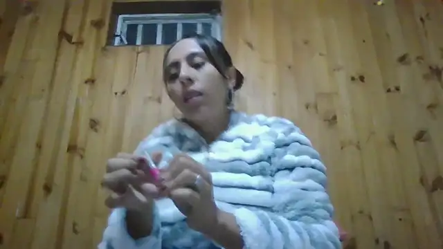 Snapshot of Roselingalvis13 chatting on October 20, 2025, 2:34 am Roselingalvis13 online show from October 20, 2025, 2:34 am