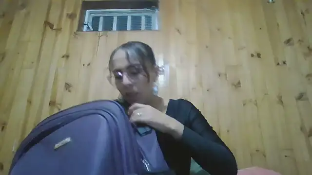 Snapshot of Roselingalvis13 chatting on October 28, 2025, 2:48 am Roselingalvis13 online show from October 28, 2025, 2:48 am