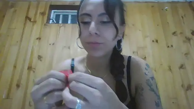 Snapshot of Roselingalvis13 chatting on November 2, 2025, 2:58 am Roselingalvis13 online show from November 2, 2025, 2:58 am