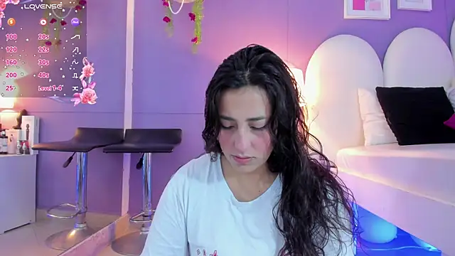 my aleja  online show from October 17, 2025, 1:35 pm