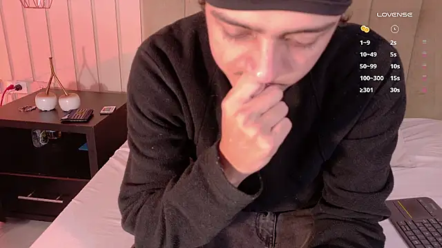 Snapshot of juliie_star chatting on February 21, 2026, 3:40 am juliie star online show from February 21, 2026, 3:40 am