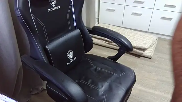 Snapshot of Milo9210 chatting on November 1, 2025, 6:43 pm Milo9210 online show from November 1, 2025, 6:43 pm