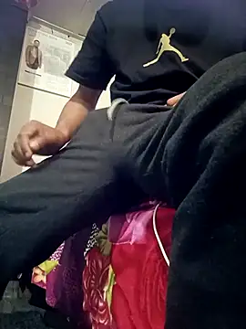 Snapshot of zebba12 chatting on November 2, 2025, 5:21 am zebba12 online show from November 2, 2025, 5:21 am