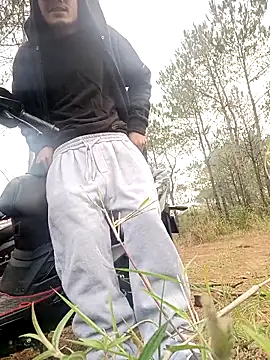 Snapshot of zebba12 chatting on March 29, 2026, 10:59 am zebba12 online show from March 29, 2026, 10:59 am