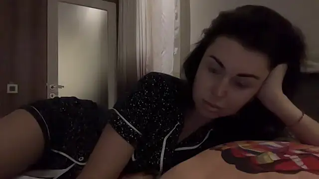 Snapshot of Gilin1 chatting on November 6, 2025, 8:10 pm Gilin1 online show from November 6, 2025, 8:10 pm