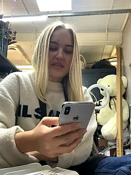 CandyVice online show from October 16, 2025, 4:52 pm