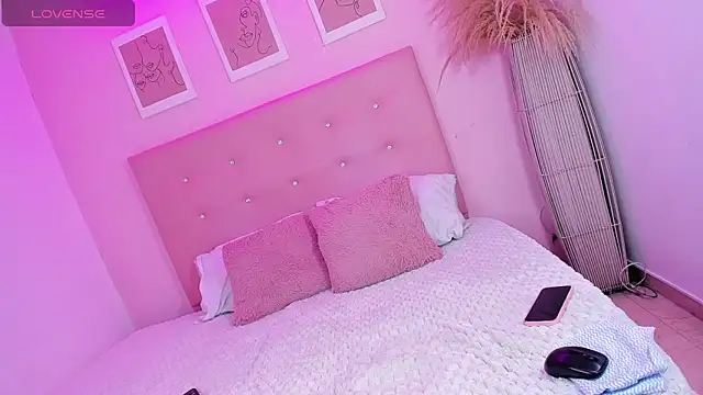 ANNIE DOLCE  online show from October 23, 2025, 9:46 pm