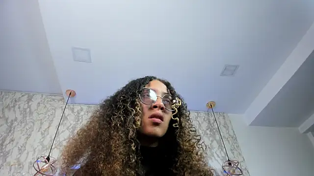 Hanna Cornee  online show from September 9, 2025, 1:43 pm