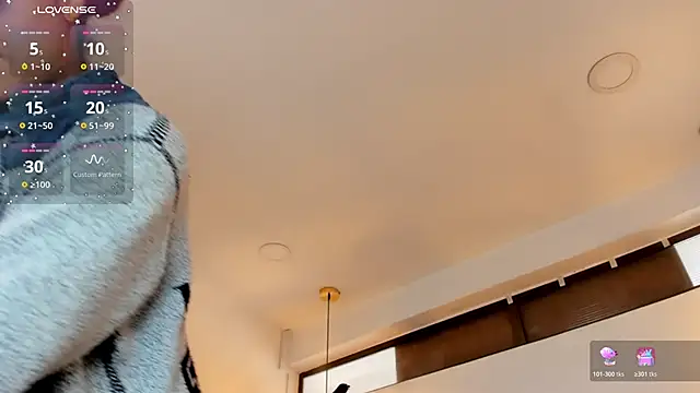 Hanna Cornee  online show from November 1, 2025, 2:08 pm