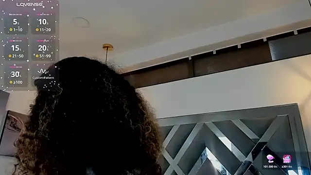 Hanna Cornee  online show from November 18, 2025, 5:28 pm