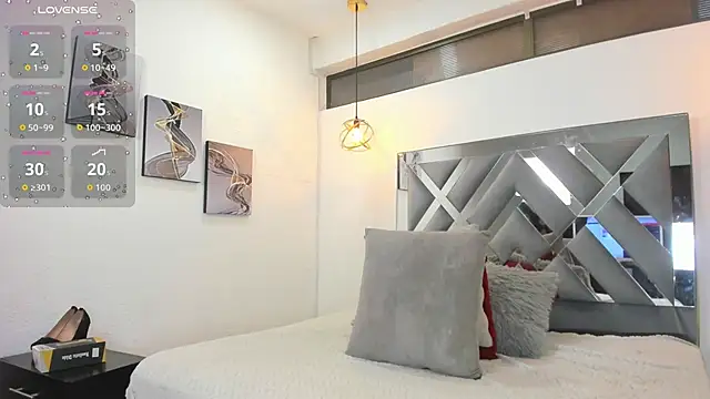 Hanna Cornee  online show from January 13, 2026, 11:59 am